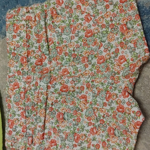 Gymboree top And gap shorts - Picture 5 of 7